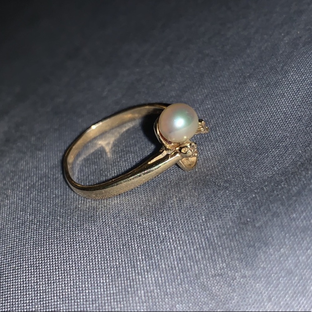 14k Gold diamond & Pearl ring